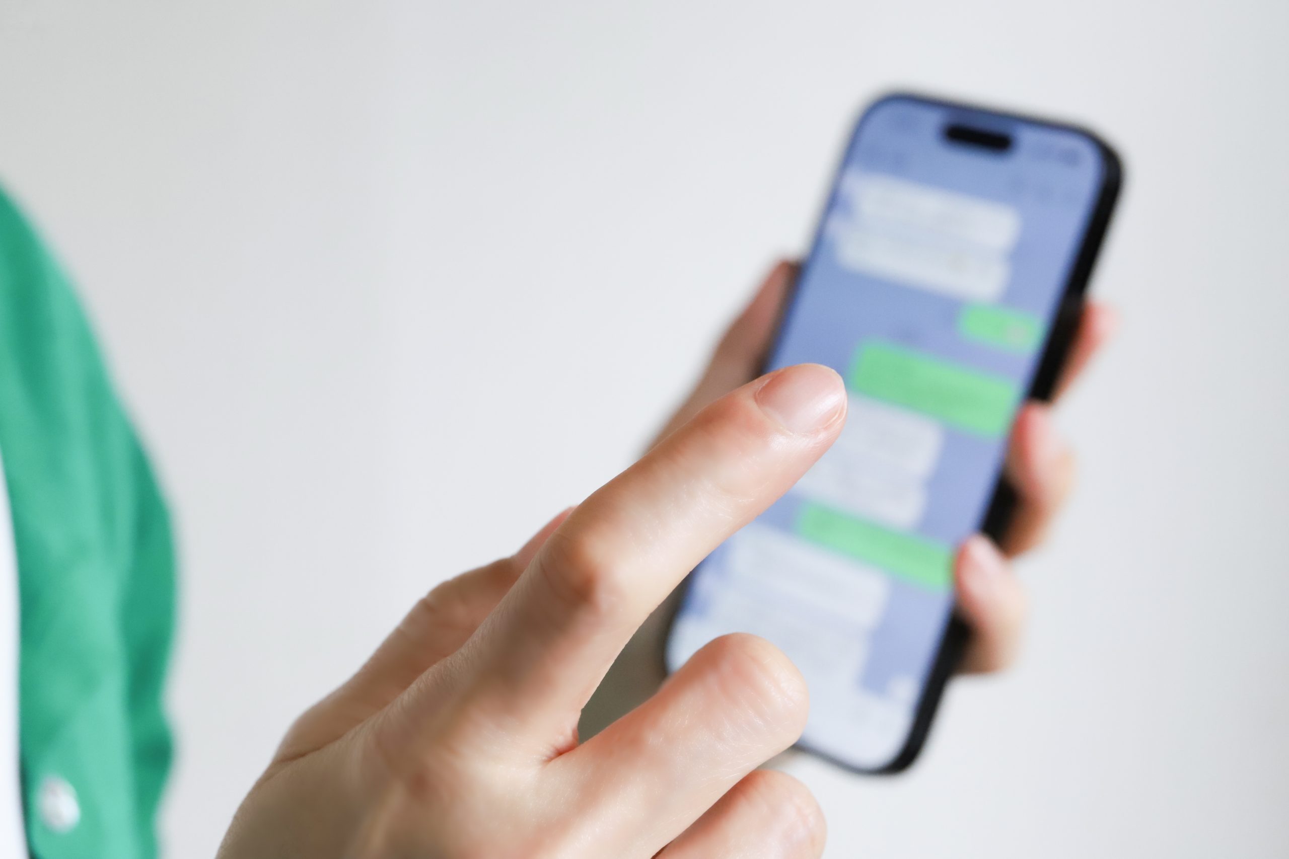 LINEで食事の相談をするイメージ画像